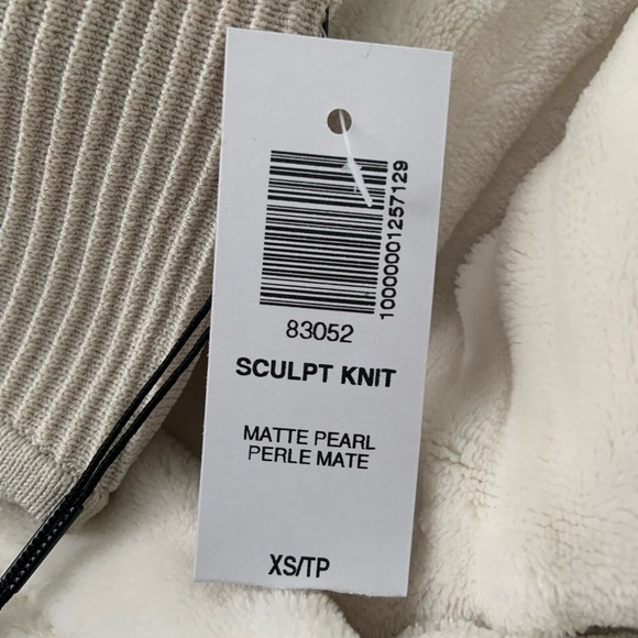 Aritzia Babaton sculpt knit bra top - Picture 4 of 4